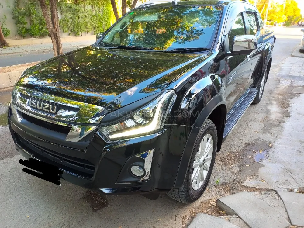 Isuzu D-Max V-Cross Limited GTX Edition Price in Pakistan, Specification &  Features