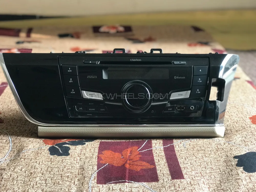 Toyota Corolla 2014-17 Original Music system Image-1