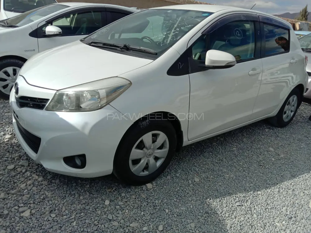 Toyota Vitz 2011 for Sale in Peshawar Image-1