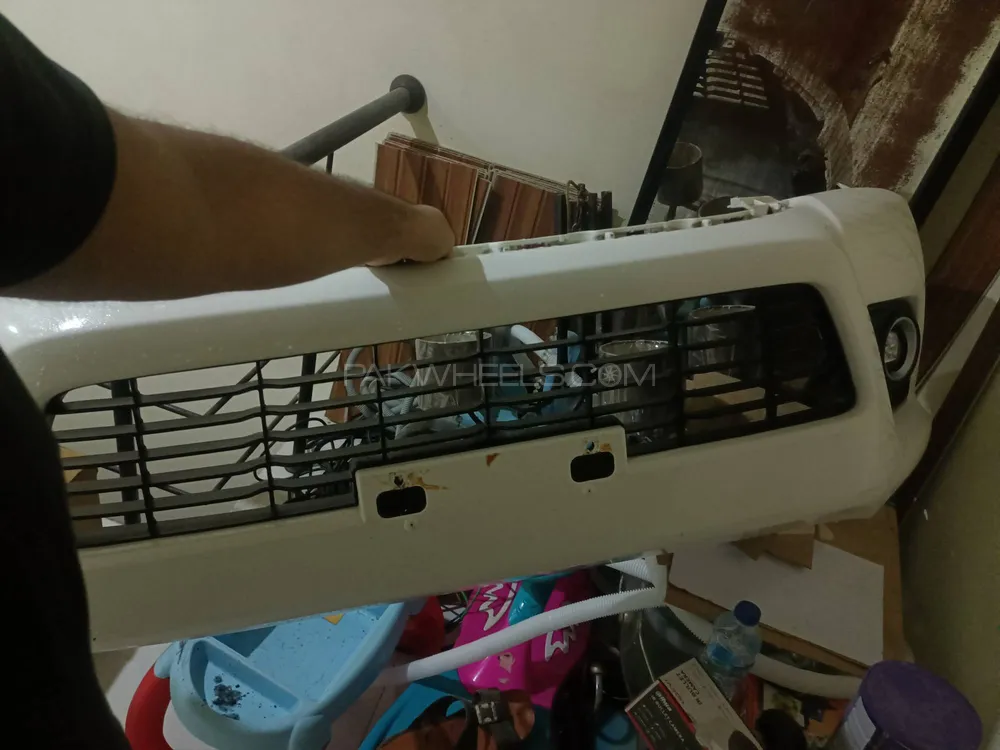 revo 2021 original light bumper and grill for sell Image-1