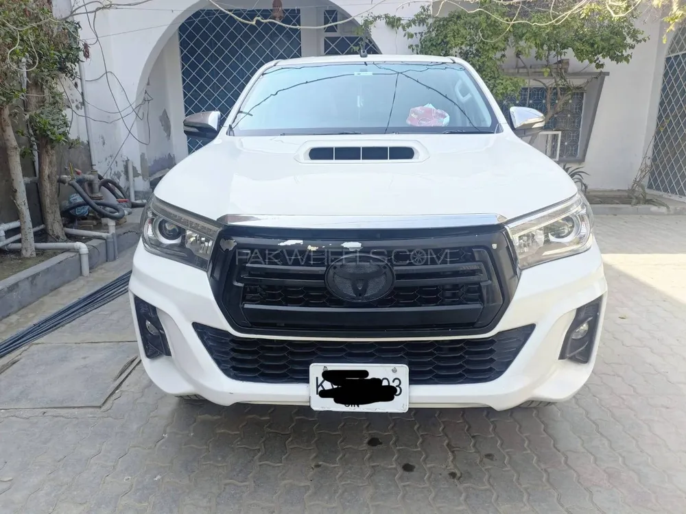 Toyota Hilux 2017 for Sale in Haroonabad Image-1