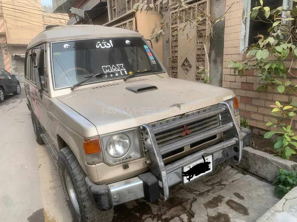 Mitsubishi Pajero 1990 for Sale in Lahore Image-1