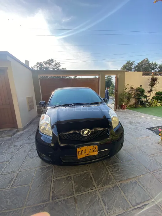 Toyota Vitz 2010 for Sale in Karachi Image-1