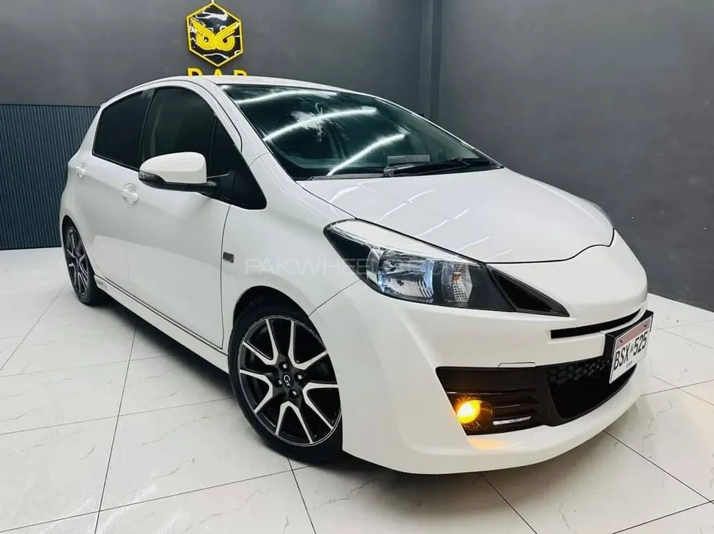 Toyota Vitz 2013 for Sale in Lahore Image-1