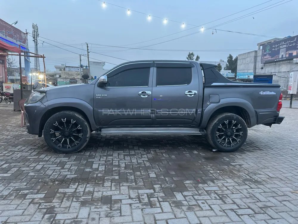 Toyota Hilux 2013 for Sale in Gujranwala Image-1