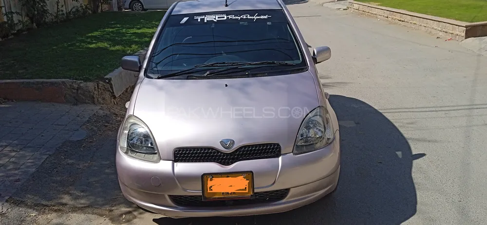 Toyota Vitz 2000 for Sale in Karachi Image-1
