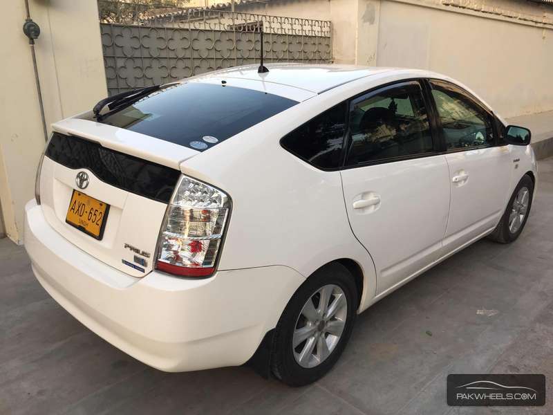 Toyota Prius 2006 for Sale in Karachi Image-1