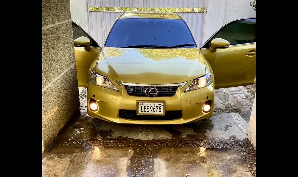 Lexus CT200h 2011 for Sale in Karachi Image-1