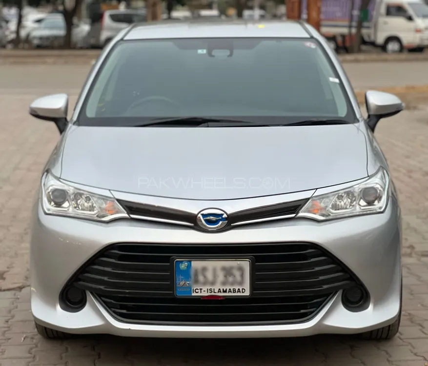 Toyota Corolla Axio 2017 for Sale in Islamabad Image-1