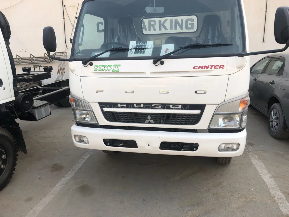 Mitsubishi FUSO 2023 for Sale in Karachi Image-1