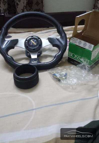 Momo Italy steering wheel Image-1