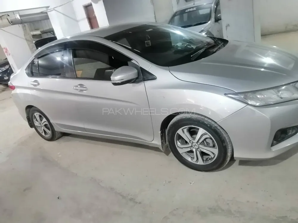 Honda Grace Hybrid 2014 for Sale in Karachi Image-1