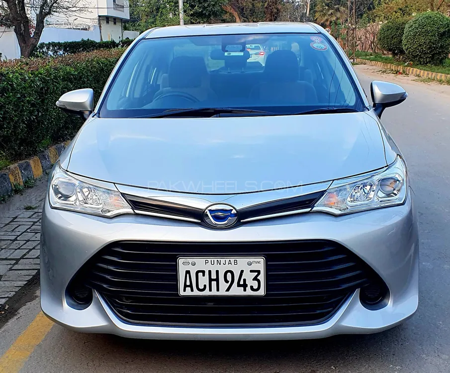 Toyota Corolla Axio 2017 for Sale in Faisalabad Image-1