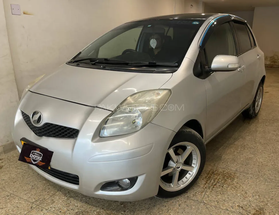 Toyota Vitz 2010 for Sale in Karachi Image-1
