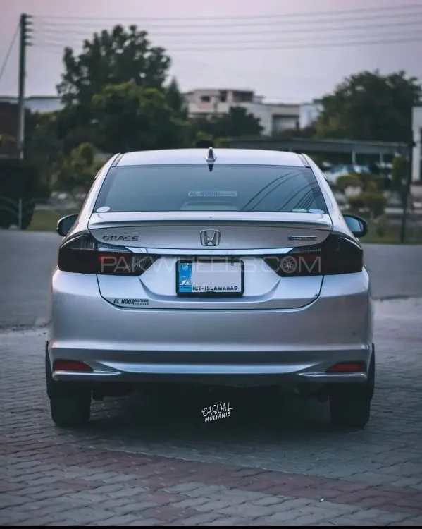 Honda Grace Hybrid 2016 for Sale in Multan Image-1