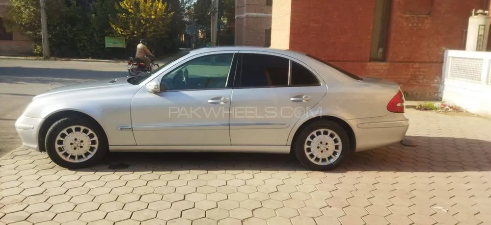 Mercedes Benz E Class 2005 for Sale in Lahore Image-1