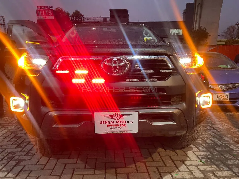 Toyota Hilux Rocco DRL & Police Light Image-1