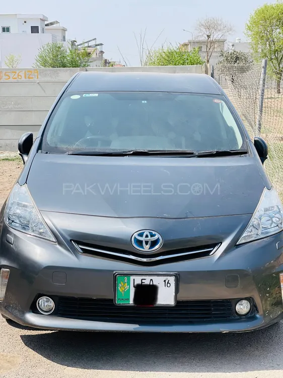 Toyota Prius Alpha 2012 for Sale in Lahore Image-1