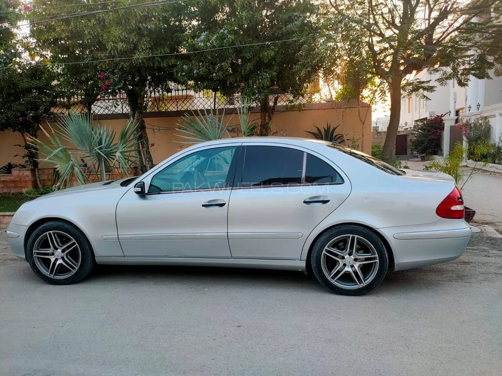 Mercedes Benz E Class 2005 for Sale in Hyderabad Image-1