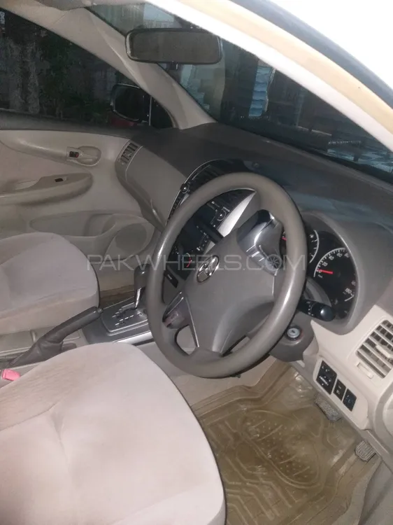 Toyota Corolla Axio 2013 for Sale in Islamabad Image-1