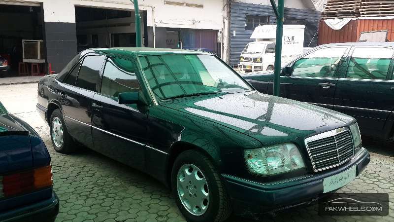 Mercedes Benz E Class 1994 for Sale in Lahore Image-1