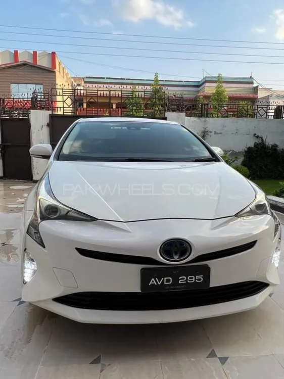 Toyota Prius 2018 for Sale in Peshawar Image-1