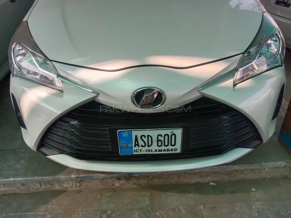 Toyota Vitz 2017 for Sale in Charsadda Image-1