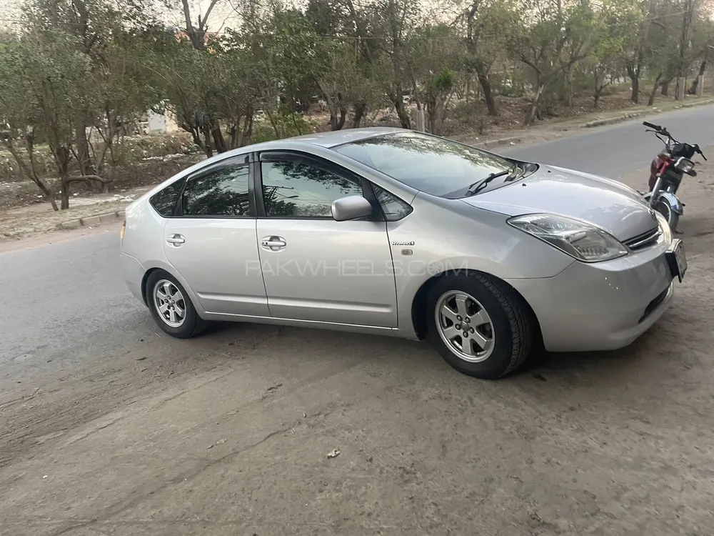 Toyota Prius 2007 for Sale in Lahore Image-1
