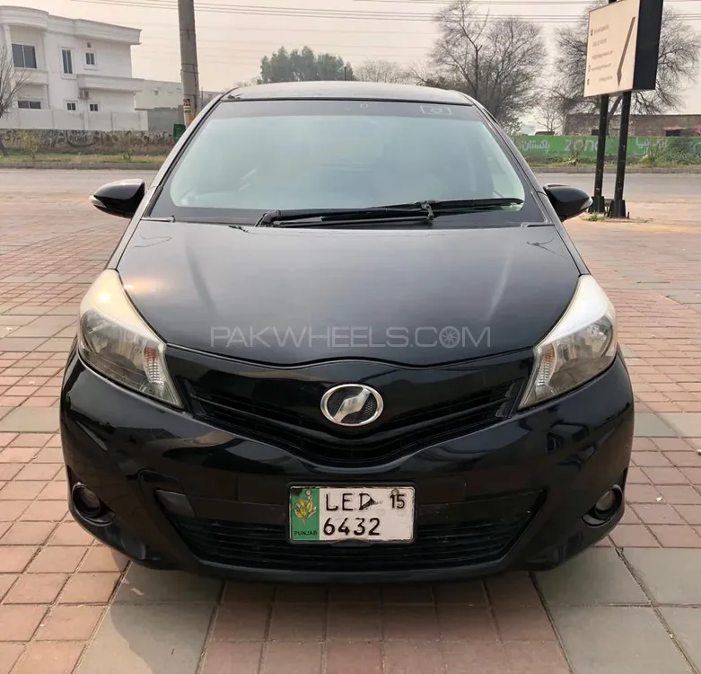 Toyota Vitz 2012 for Sale in Mandi bahauddin Image-1