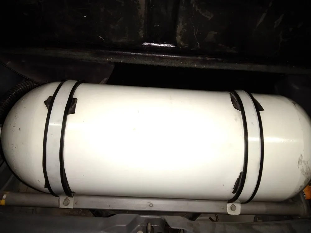 genuine gas cylinder plus kit and stand Image-1
