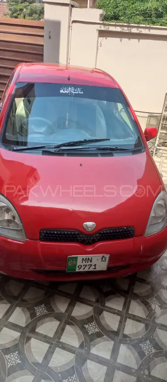 Toyota Vitz 2000 for Sale in Multan Image-1