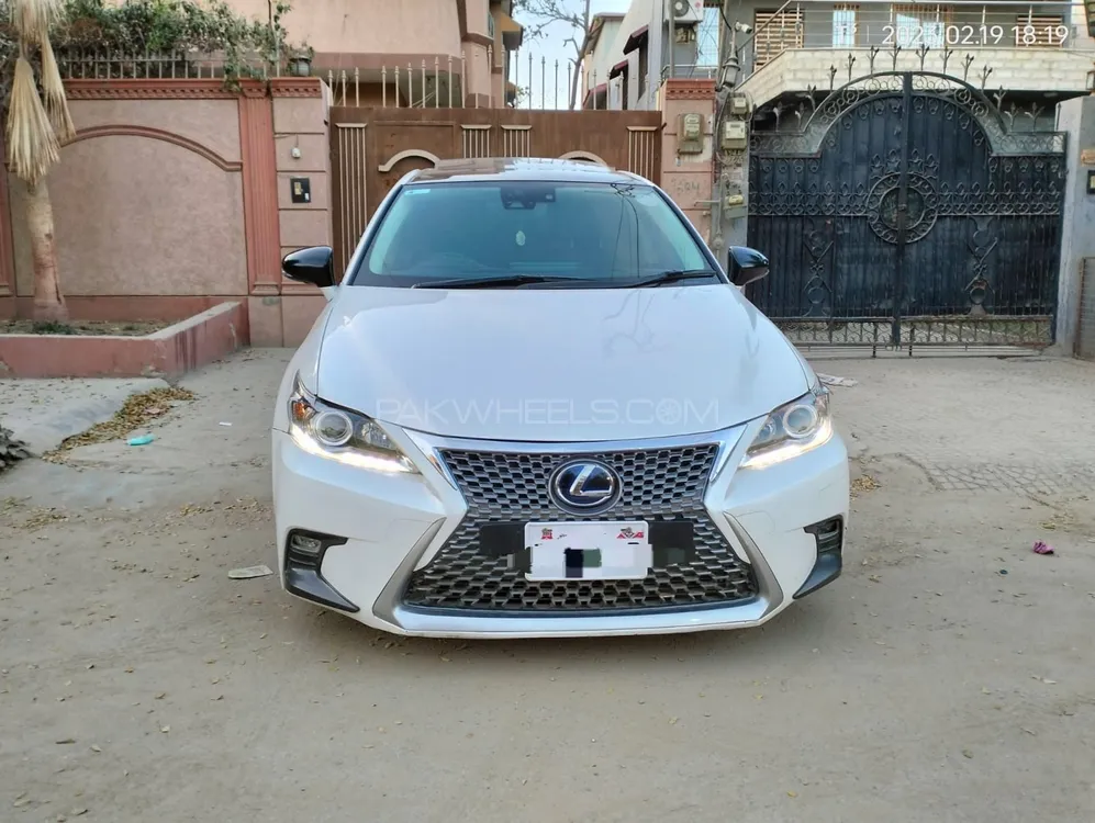 Lexus CT200h 2017 for Sale in Karachi Image-1