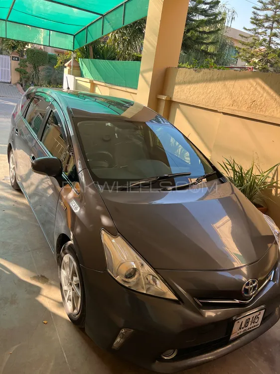 Toyota Prius Alpha 2014 for Sale in Rawalpindi Image-1