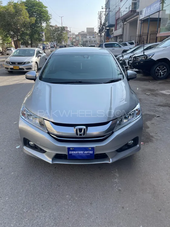 Honda Grace Hybrid 2015 for Sale in Karachi Image-1
