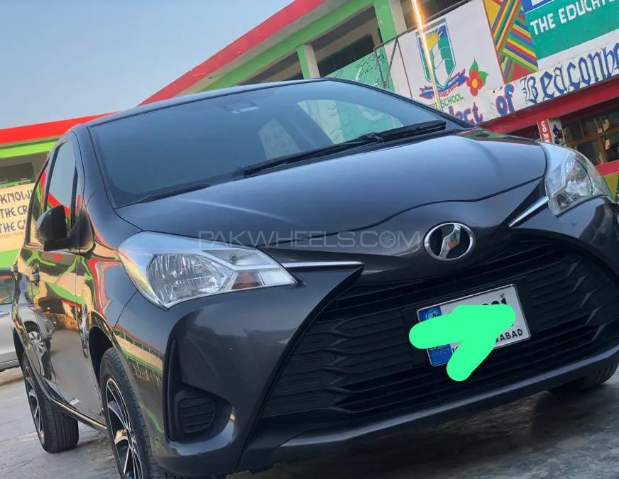 Toyota Vitz 2017 for Sale in Peshawar Image-1