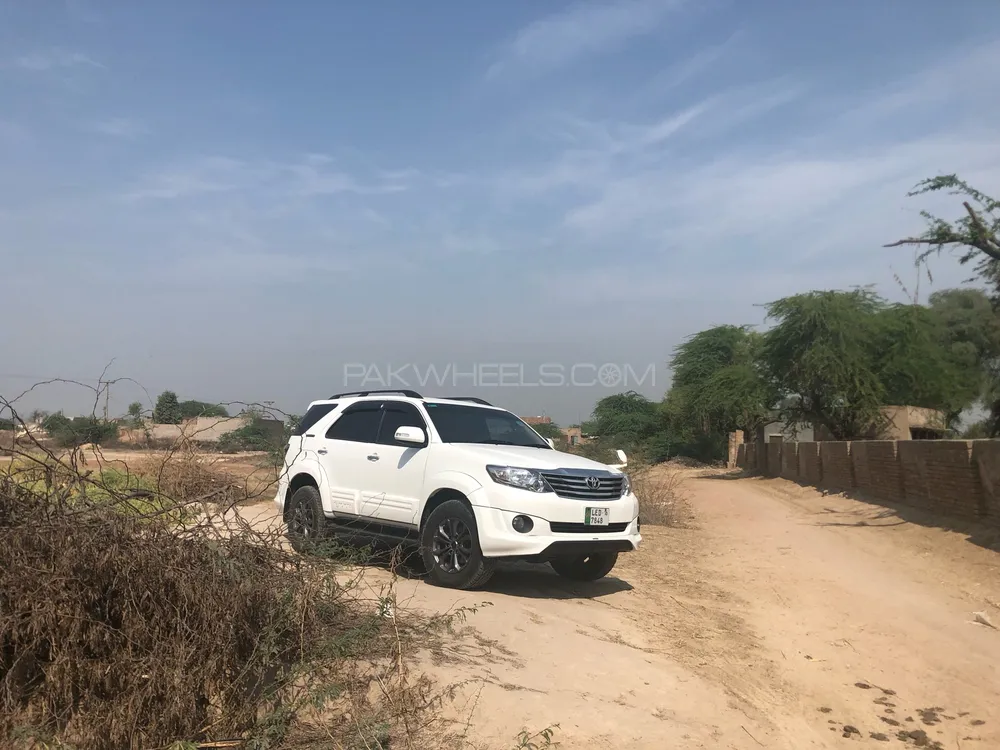 Toyota Fortuner 2015 for Sale in Lahore Image-1