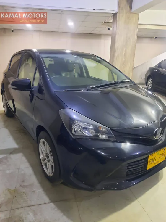 Toyota Vitz 2015 for Sale in Karachi Image-1