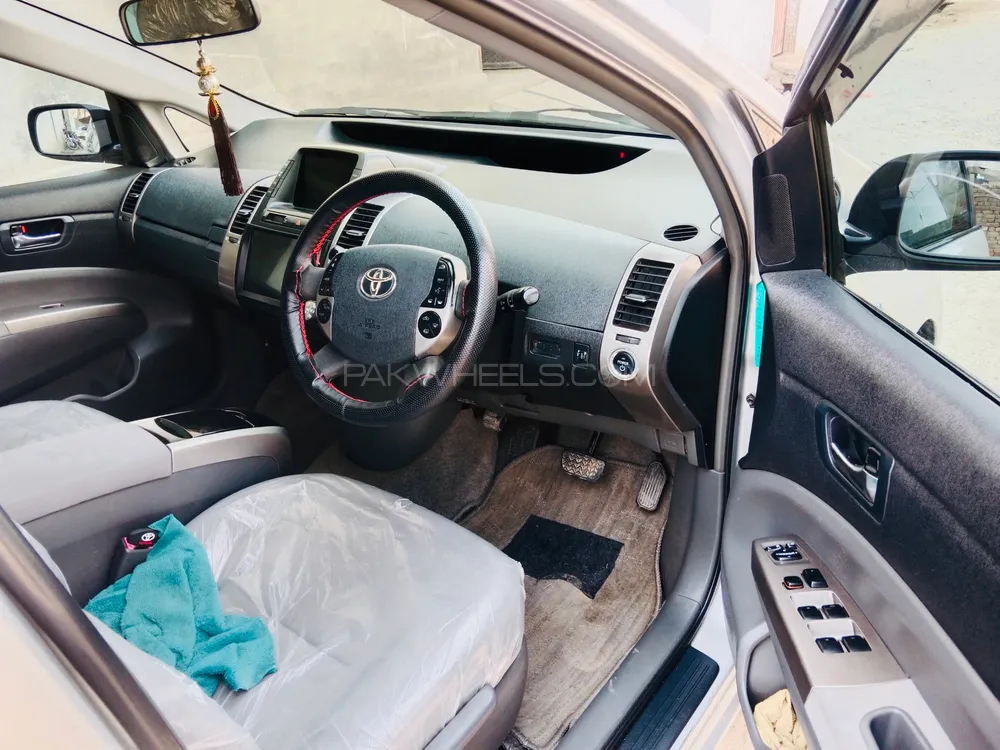 Toyota Prius 2007 for Sale in Mardan Image-1