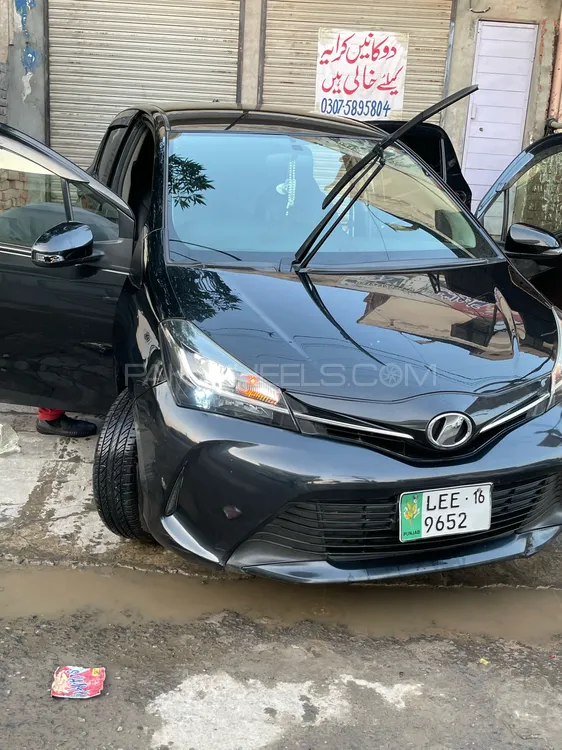 Toyota Vitz 2016 for Sale in Faisalabad Image-1