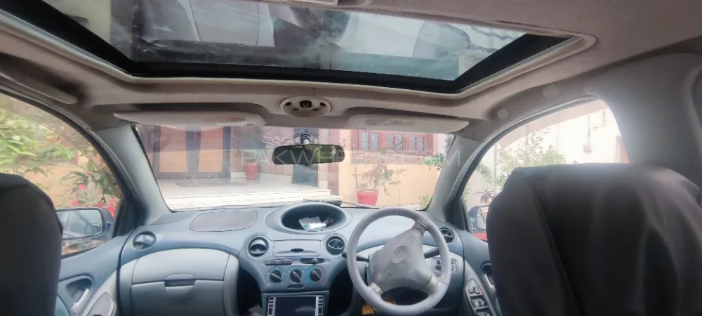 Toyota Vitz 2000 for Sale in Peshawar Image-1