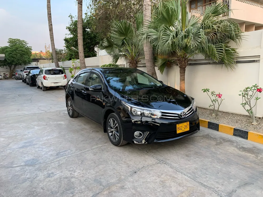 Toyota Corolla 2016 for Sale in Karachi Image-1