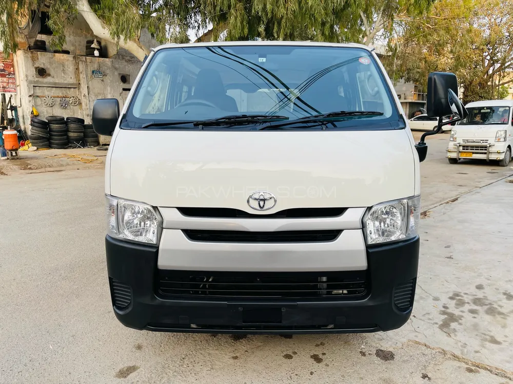Toyota Hiace 2017 for Sale in Karachi Image-1
