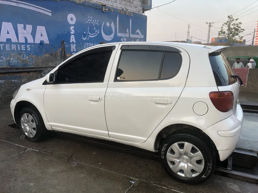 Toyota Vitz 2000 for Sale in Peshawar Image-1