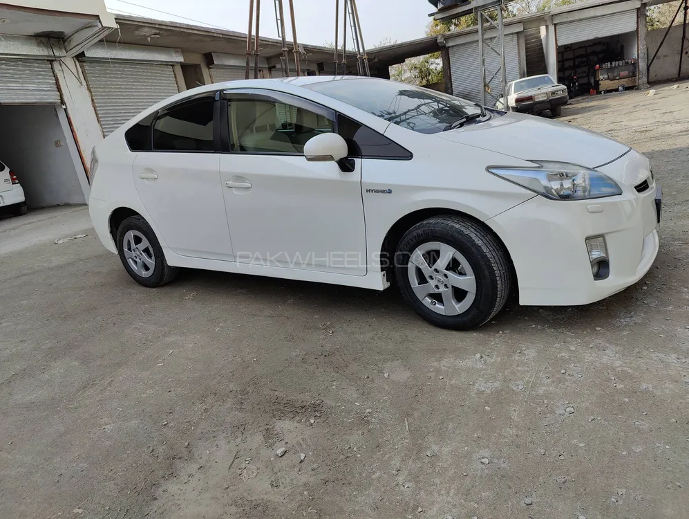 Toyota Prius 2011 for Sale in Haripur Image-1