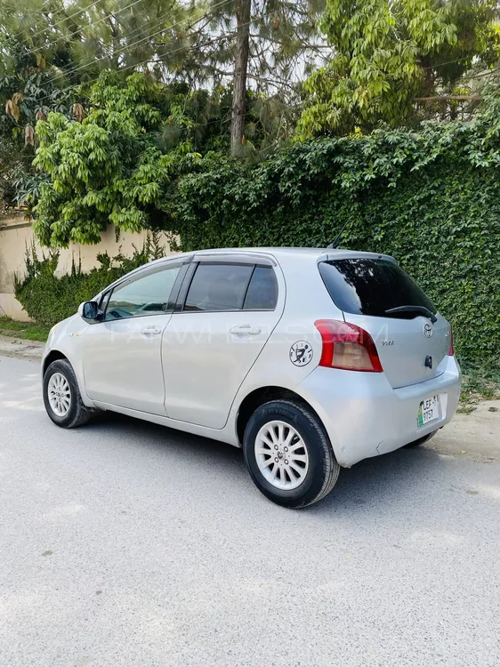Toyota Vitz 2005 for Sale in Peshawar Image-1