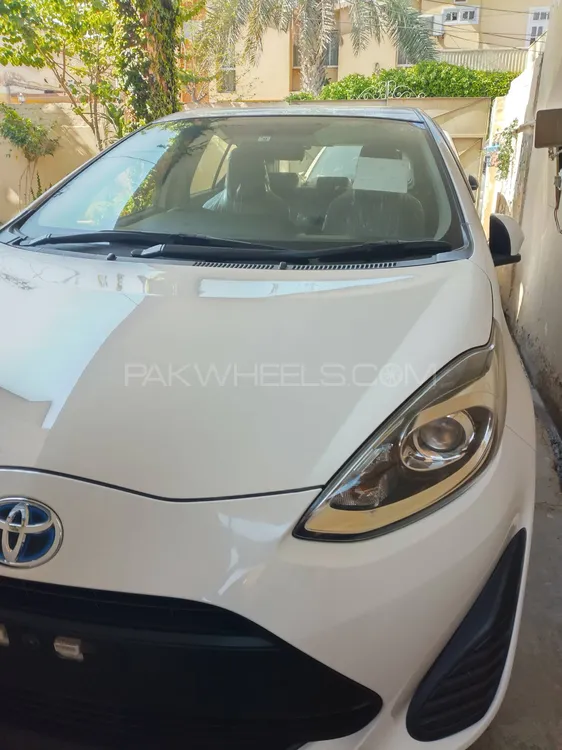 Toyota Aqua 2018 for Sale in Peshawar Image-1