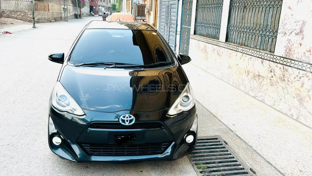Toyota Aqua 2015 for Sale in Peshawar Image-1