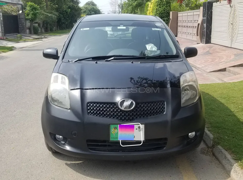 Toyota Vitz 2005 for Sale in Lahore Image-1