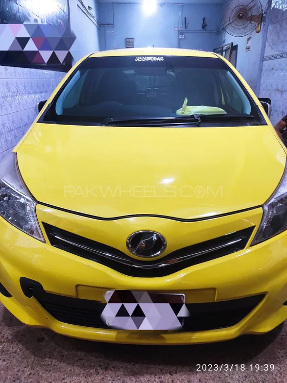 Toyota Vitz 2013 for Sale in Karachi Image-1
