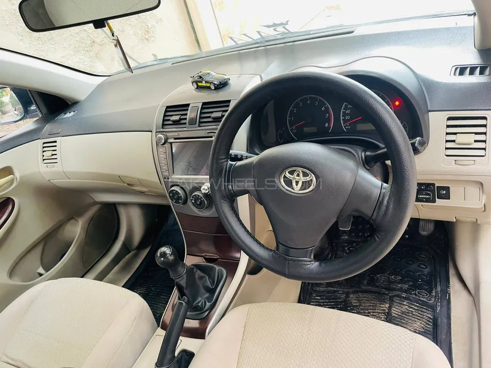 Toyota Corolla 2013 for Sale in Sialkot Image-1